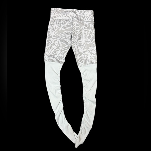 ALO Yoga Goddess Leggings in Palm Springs Print - Picture 7 of 12